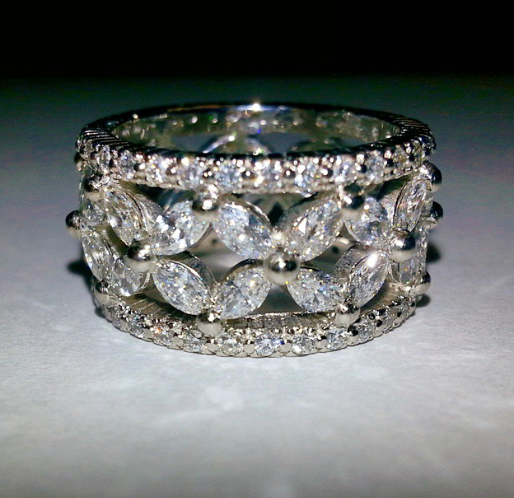 Gorgeous diamond and gold wedding band 
